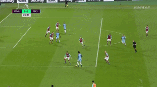 30号再续，弗林蓬社媒展示利物浦新赛季球衣